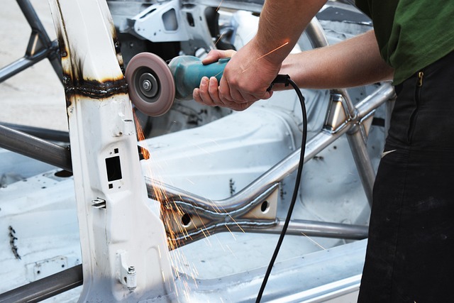 Postupové střižné nástroje pro automobilový průmysl